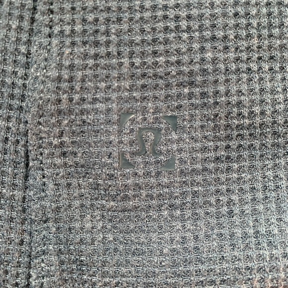 Lululemon Shift Stitch Henley Poseidon Size Medium - Picture 6 of 6